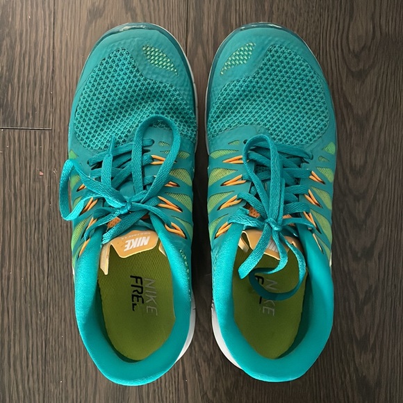 Nike Free 5.0 running shoe - Picture 2 of 4